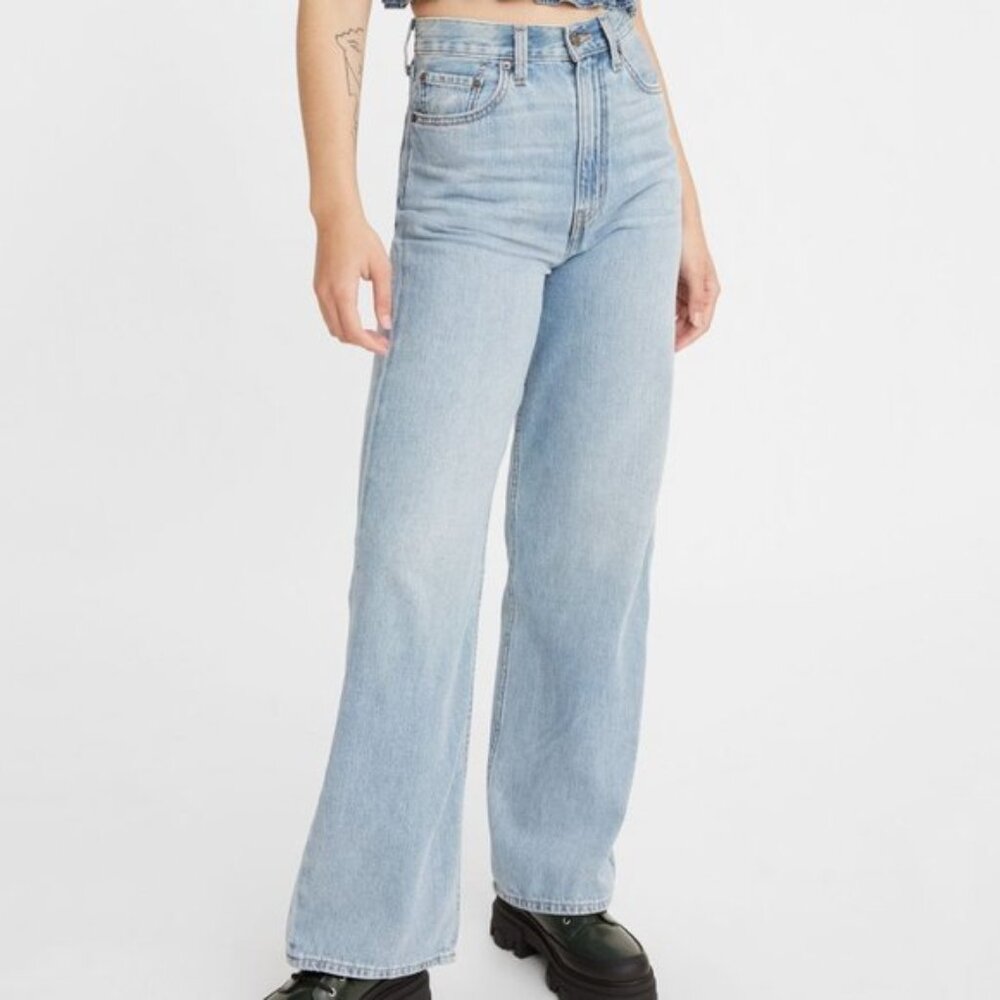 Levi's Premium light wash denim high loose women's jeans 30W X 31L